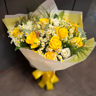 Bright Days Signature Edition - Buttery yellow roses with delicate chamomile-style daisies and soft white blooms, finished with airy greenery for a fresh, uplifting feel.