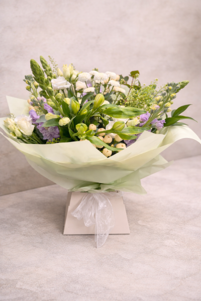 Soft Lilac No. 01 - A soft, airy bouquet in lilac, ivory and fresh green tones, designed with an elegant garden-style feel.