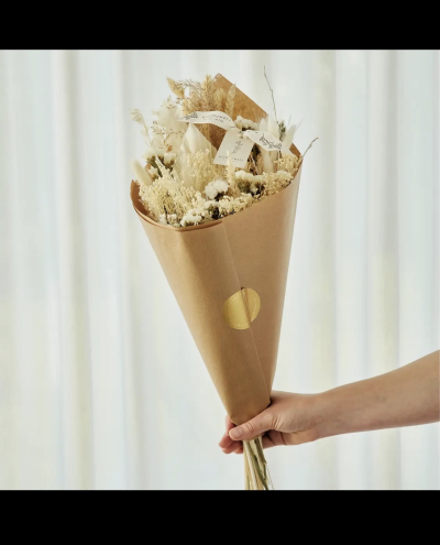 Wildflowers by Floriette - A luxury white dried flower bouquet by Floriette. A great gift idea which is long lasting and elegant for any space in the home.