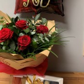 6 x Red Rose Hand Tied, Balloon and Belgian Chocolates